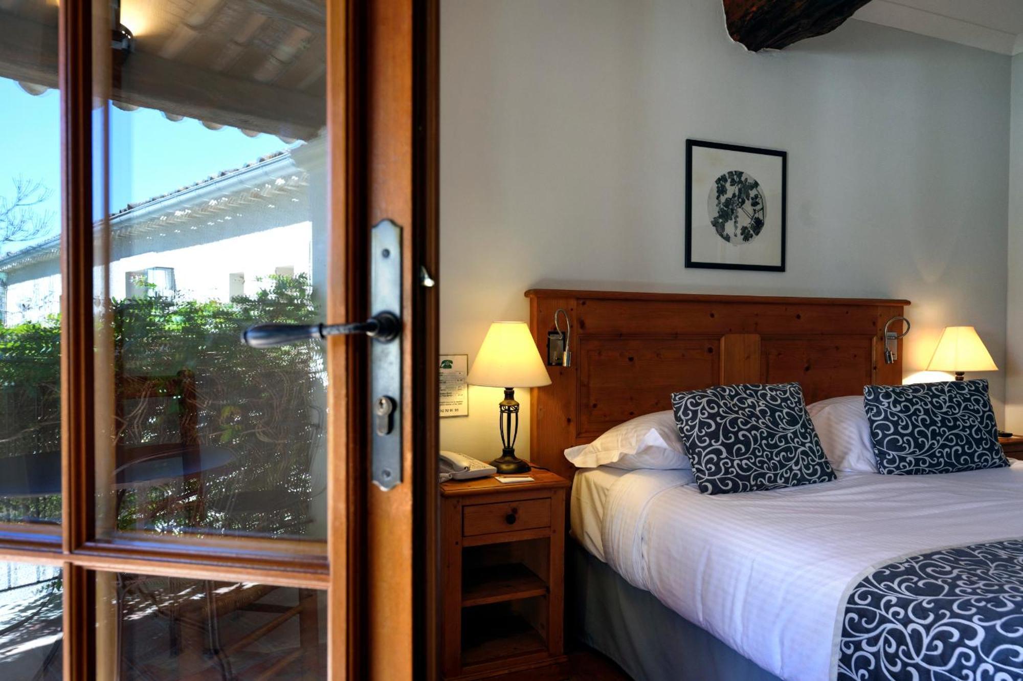 Charembeau Hotel Forcalquier Bagian luar foto