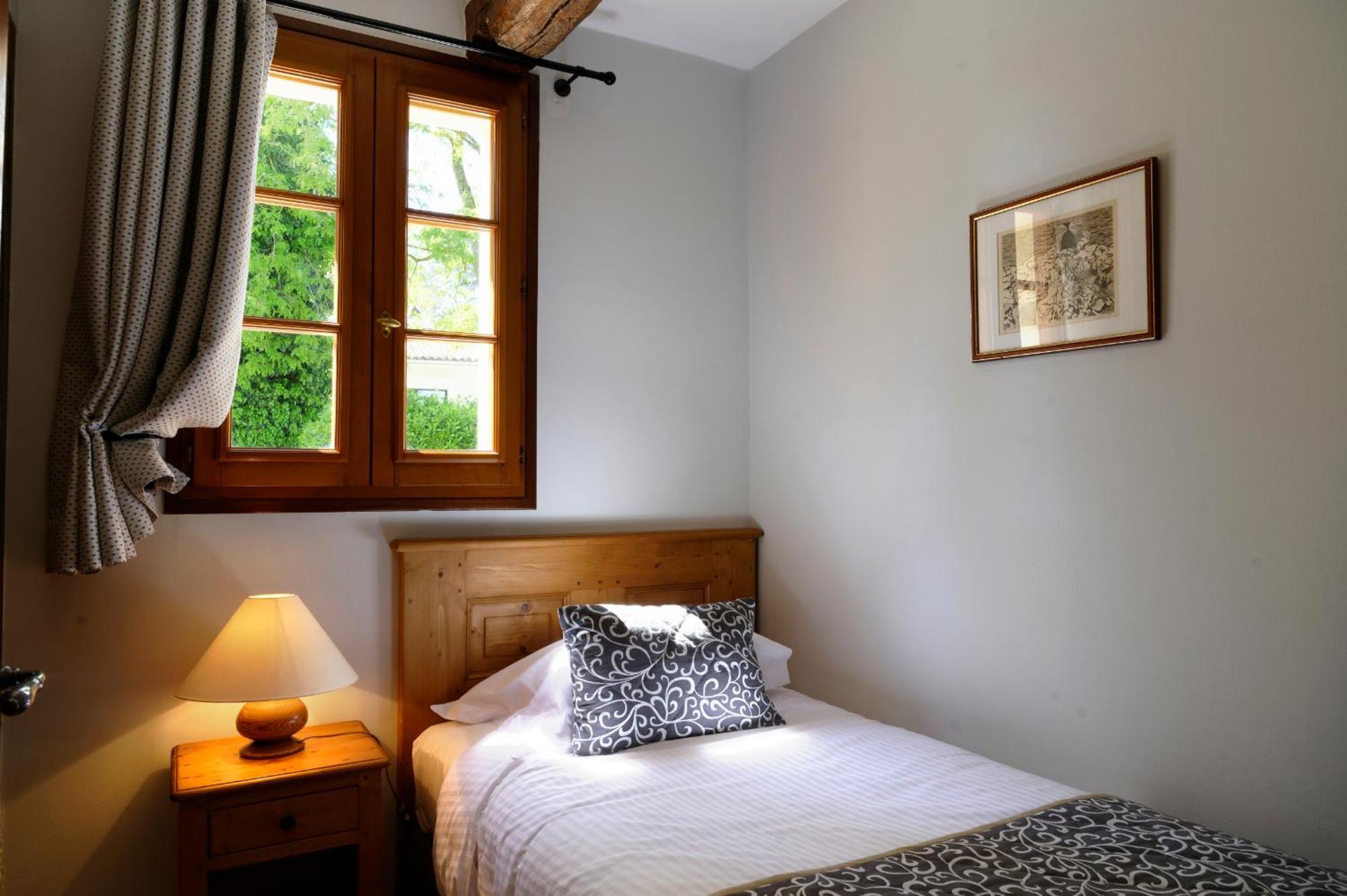 Charembeau Hotel Forcalquier Bagian luar foto