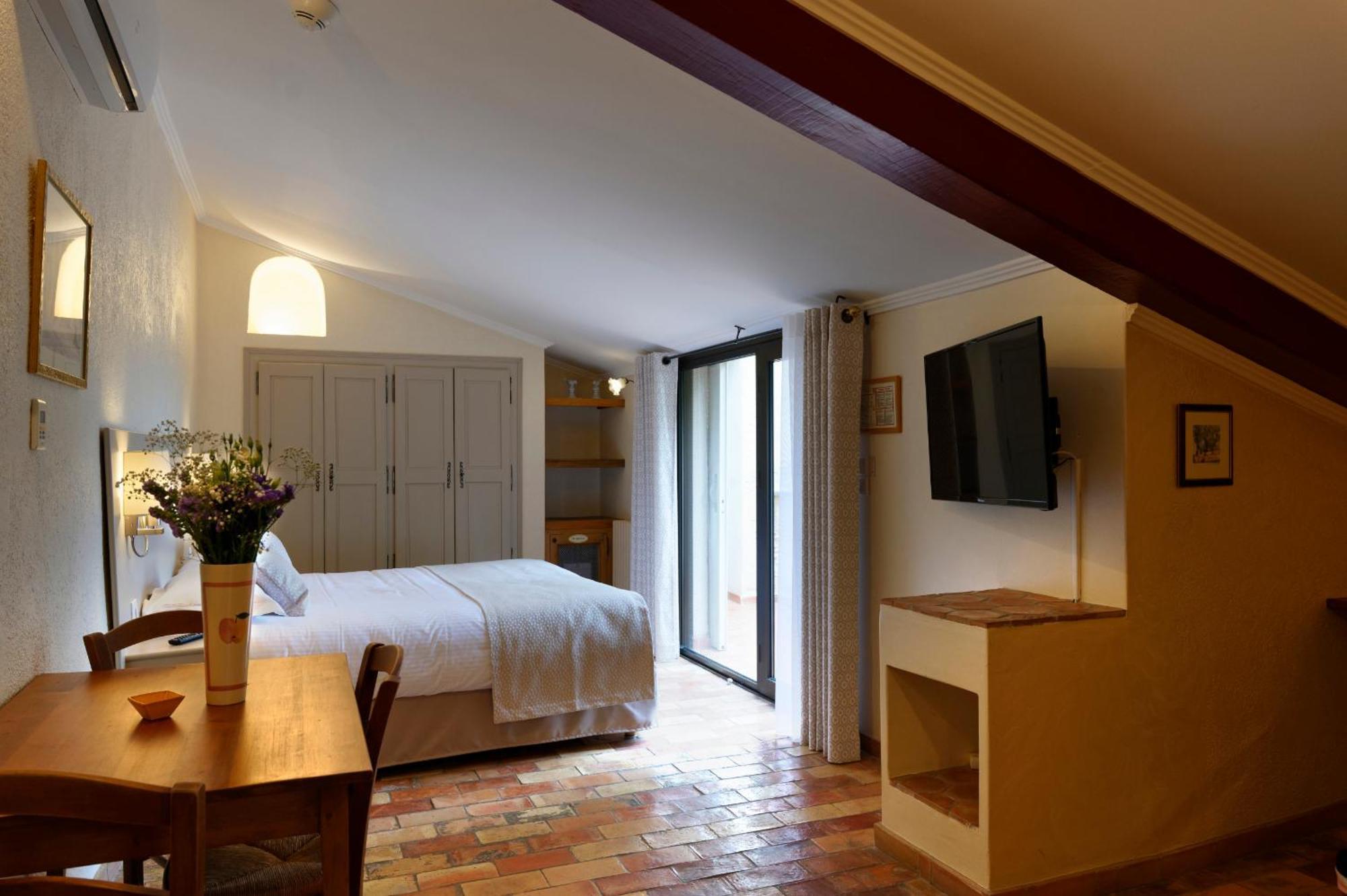 Charembeau Hotel Forcalquier Bagian luar foto