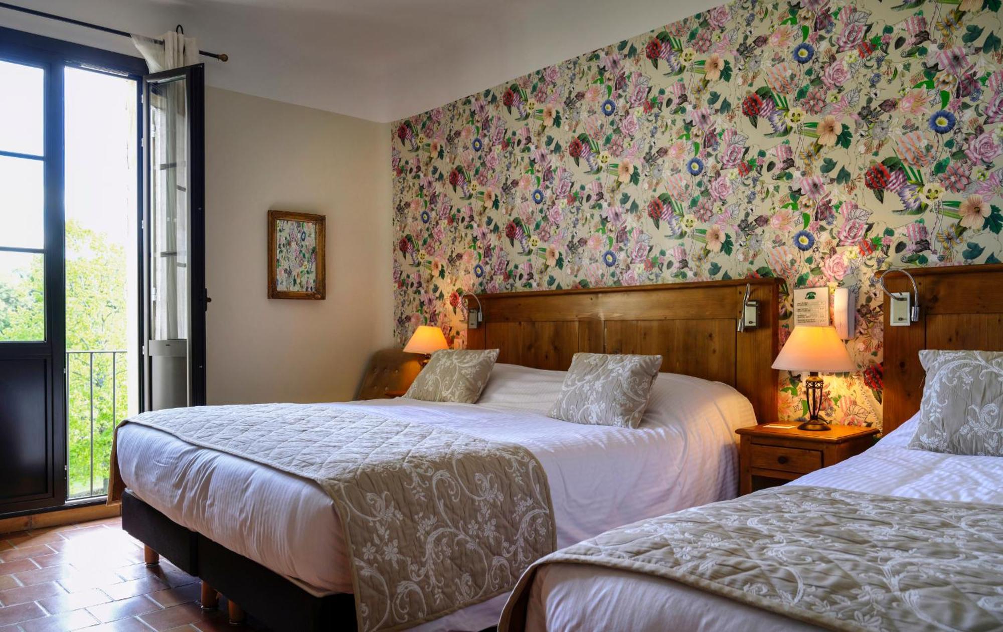 Charembeau Hotel Forcalquier Bagian luar foto