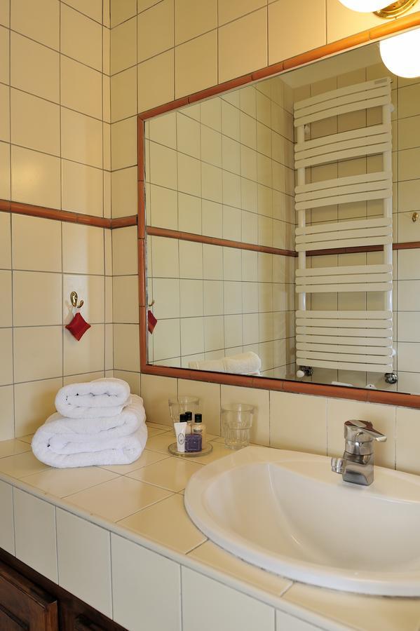 Charembeau Hotel Forcalquier Bagian luar foto