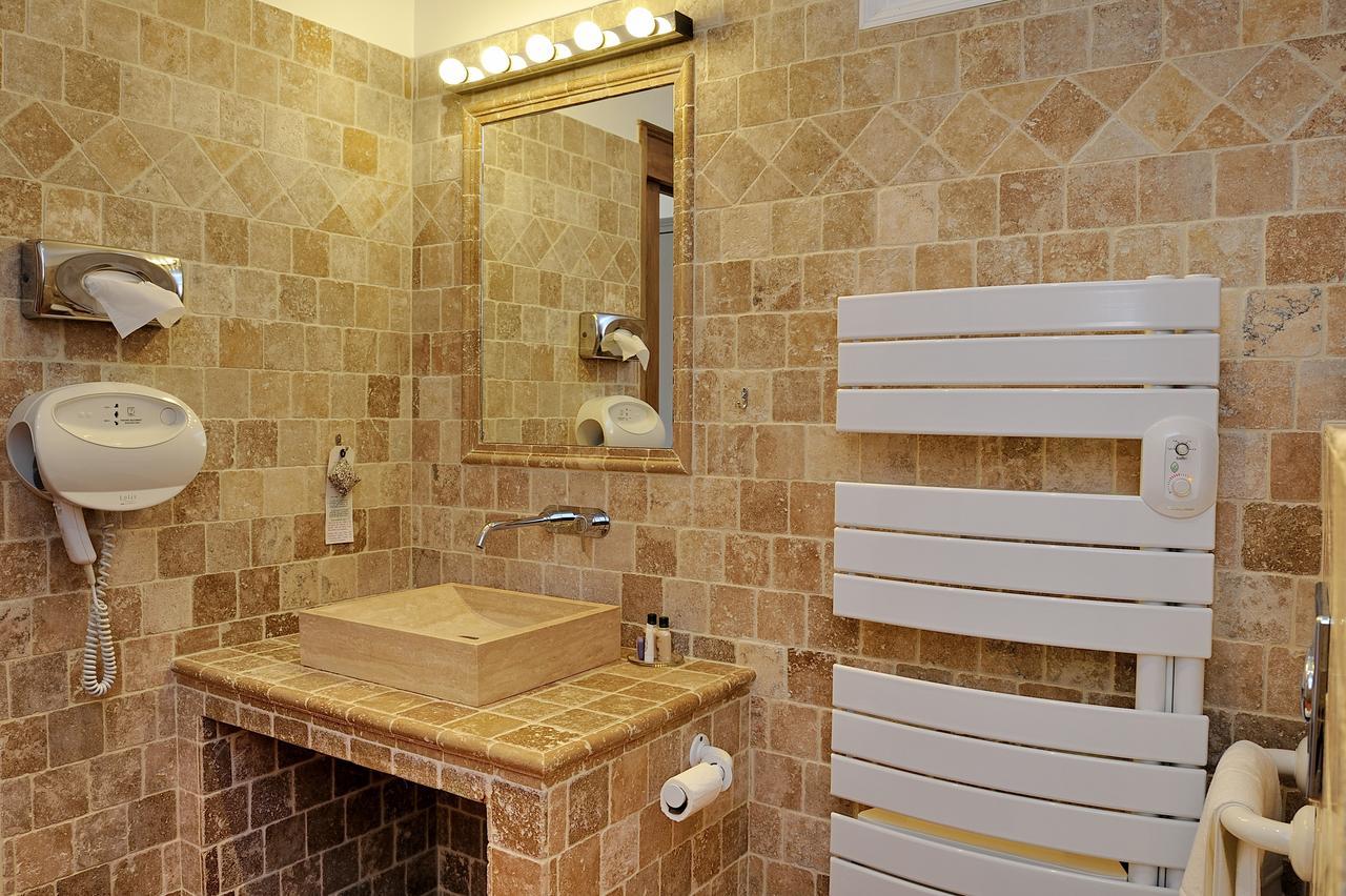 Charembeau Hotel Forcalquier Bagian luar foto