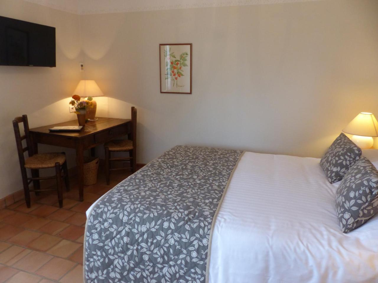 Charembeau Hotel Forcalquier Bagian luar foto