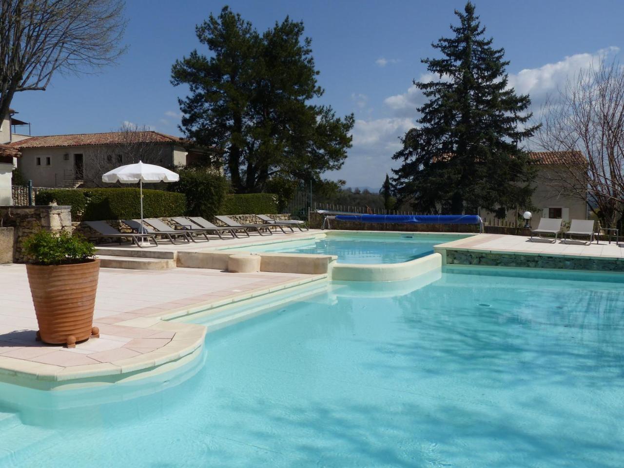 Charembeau Hotel Forcalquier Bagian luar foto