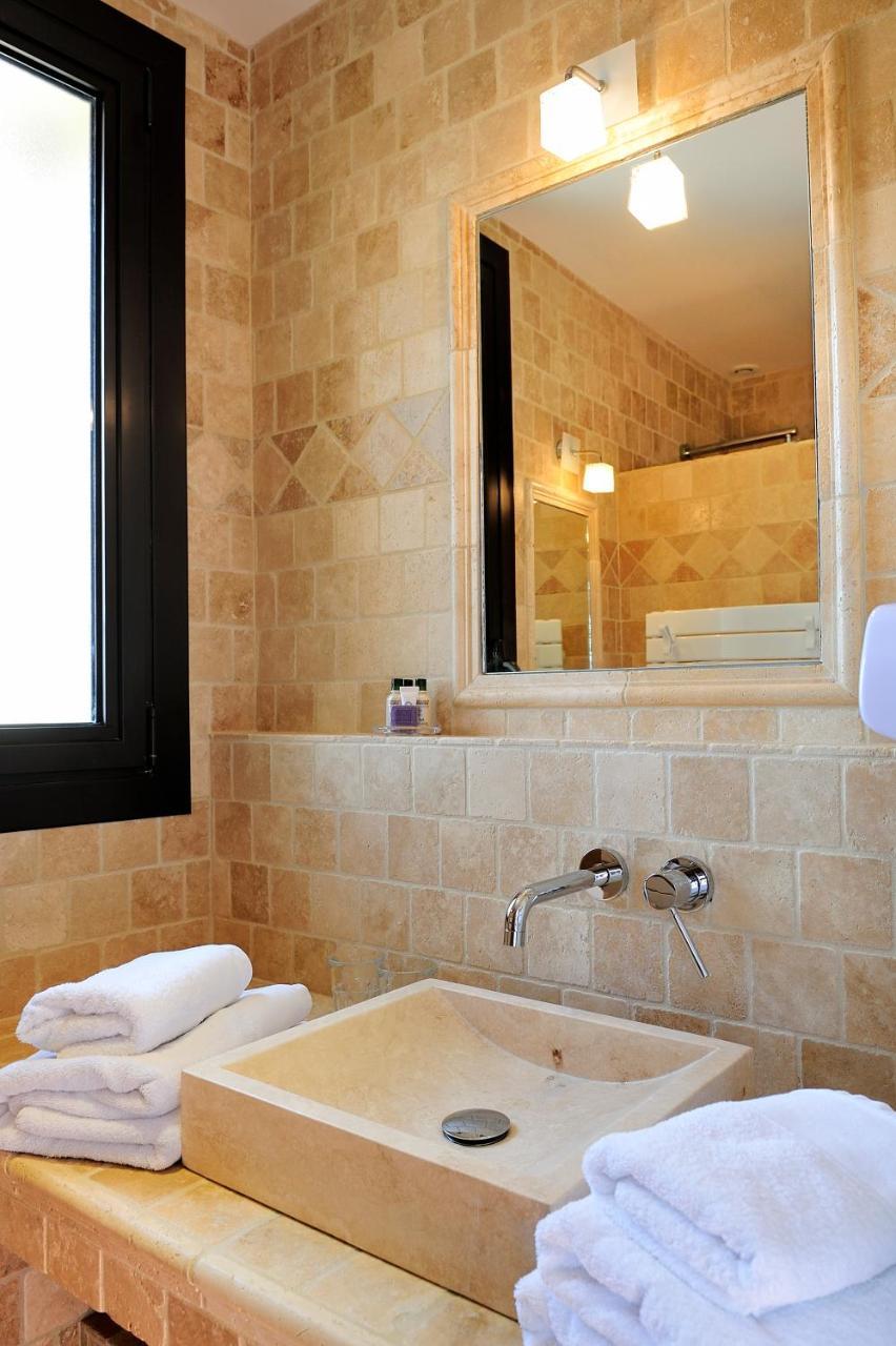 Charembeau Hotel Forcalquier Bagian luar foto